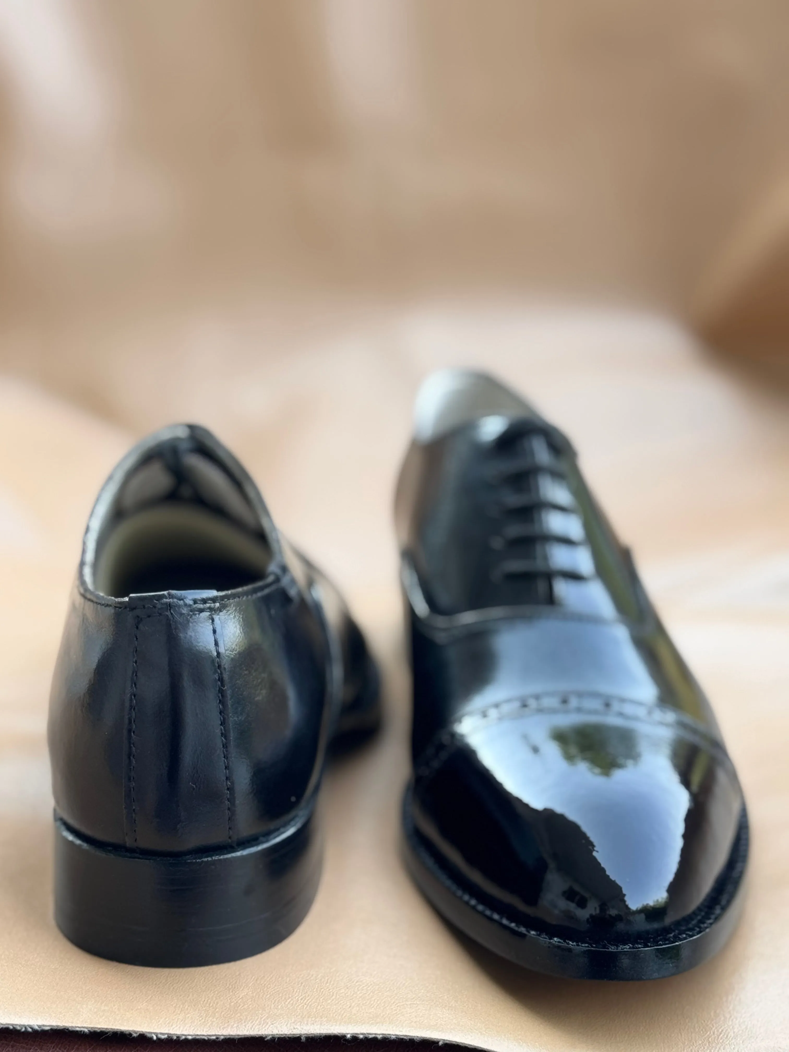 Black captoe oxford A-21