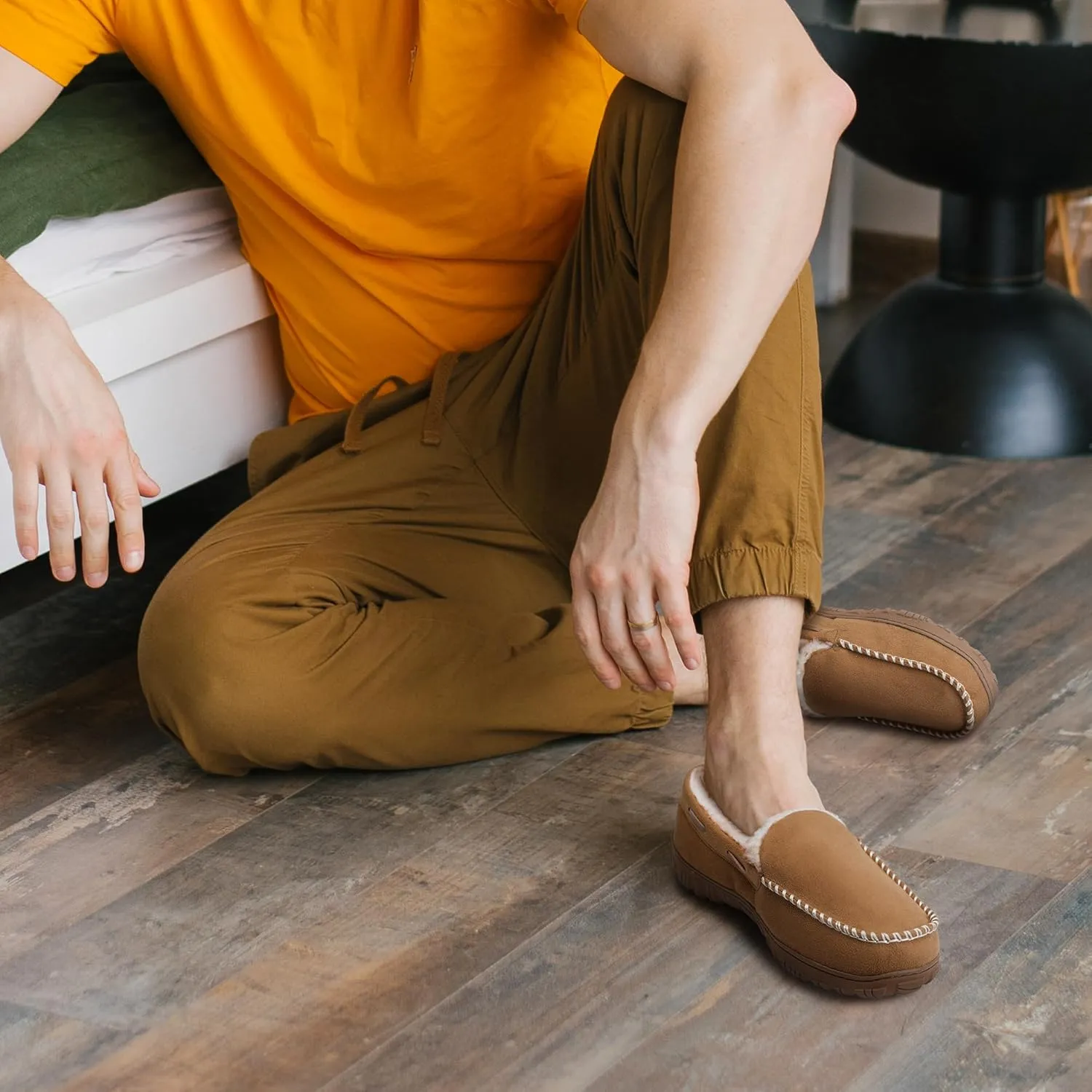 CareBey Men Slippers Indoor Outdoor Slip on Warm House Shoes Plush Moccasin Slippers for Men