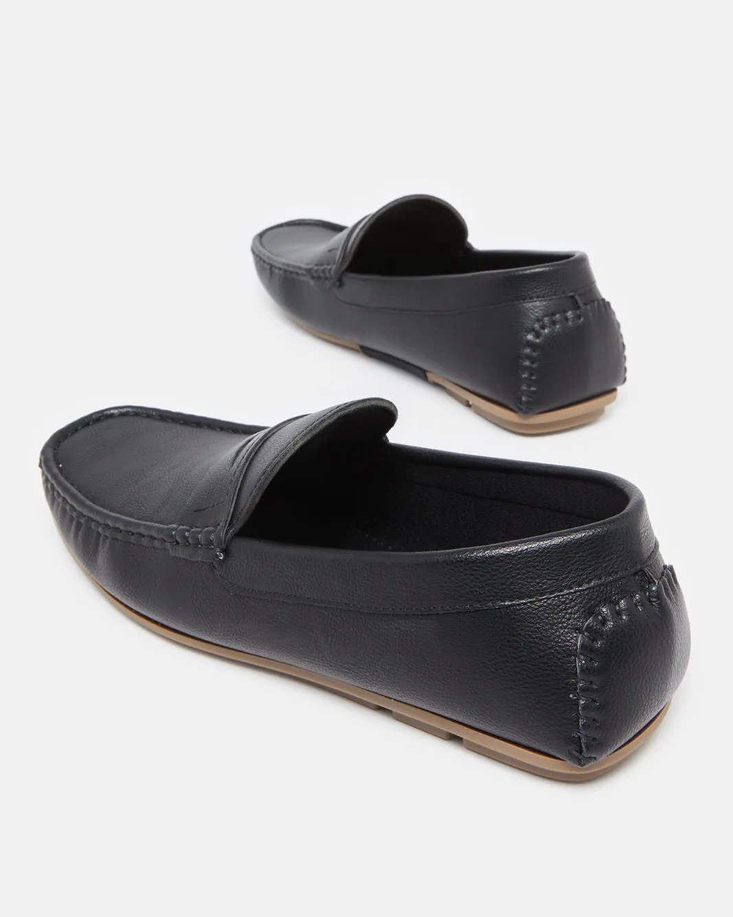 Men Black Plain Loafer