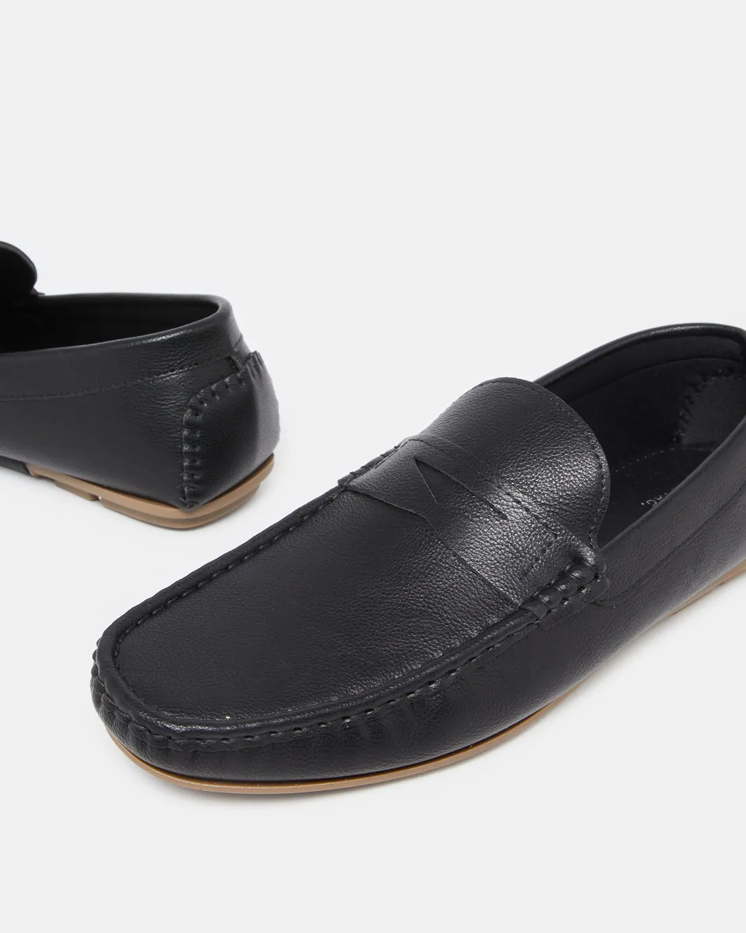 Men Black Plain Loafer