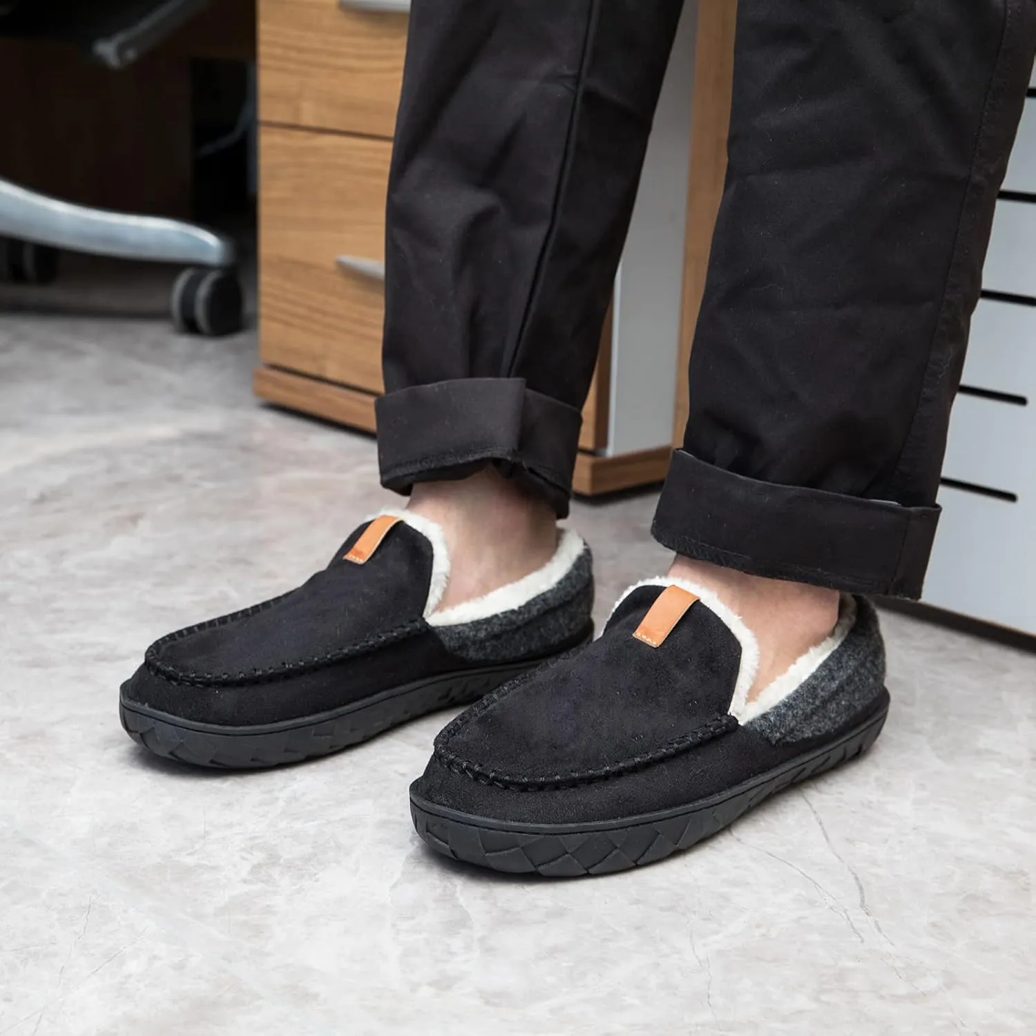 Mens Moccasin Slippers Memory Foam Suede House Slippers for Men with Soft Fleece Lining Anti-Skid Sole Indoor Outdoor House Shoes