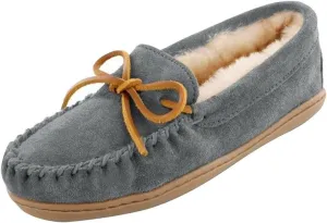 Minnetonka Women’s Sheepskin Hardsole Moccasin 8 W Grey