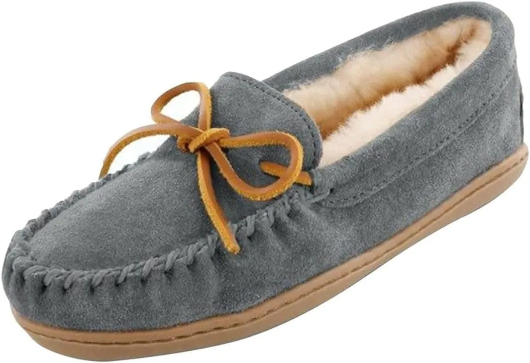 Minnetonka Women’s Sheepskin Hardsole Moccasin 8 W Grey