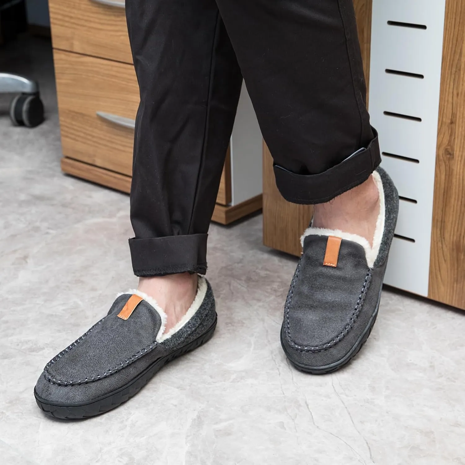 Ranberone Mens Moccasin Slippers Suede Memory Foam House Slippers with Soft Fleece Lining Anti-Skid Sole Indoor Outdoor House Shoes